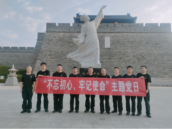諸城守押大隊(duì)黨支部超然臺(tái)黨性教育基地開展“不忘初心、牢記使命”現(xiàn)場教學(xué)活動(dòng)405.png